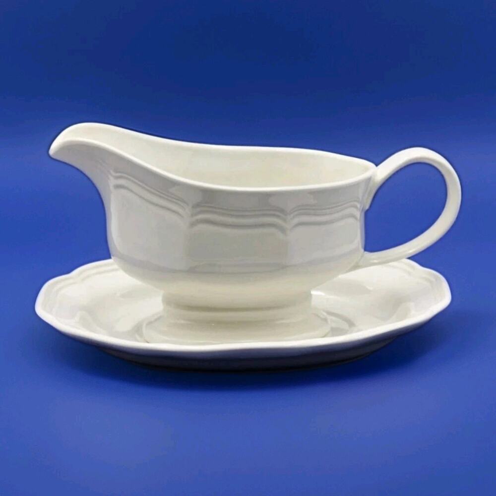 Mikasa French Countryside White Gravy Boat and Underplate F 9000 SHIPS FAST - Picture 4 of 16